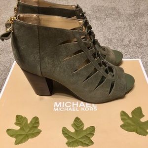 Michael Kors Elsie Mid Suede Olive S 9M